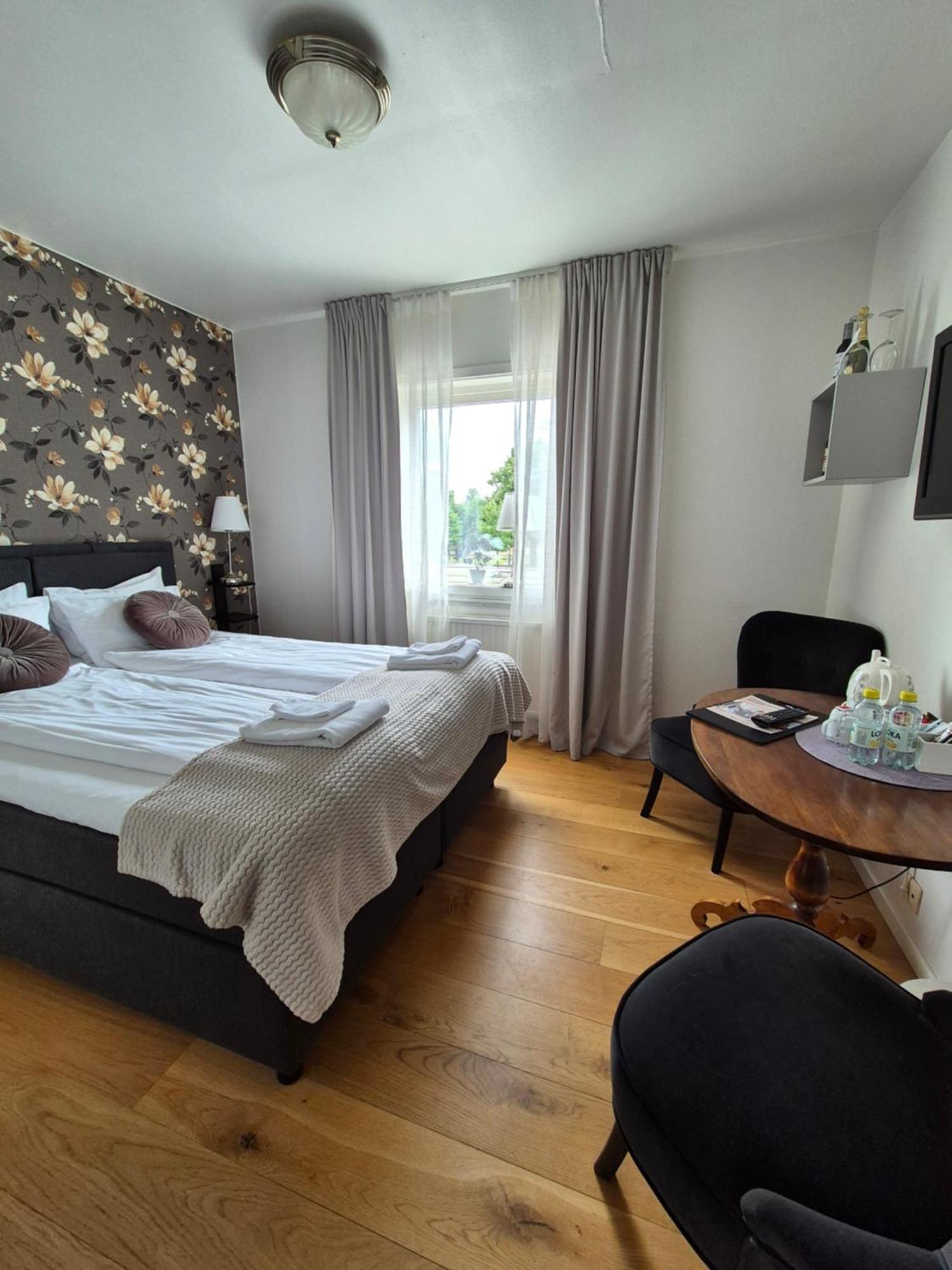 Smalandsstenar Hotell Buitenkant foto